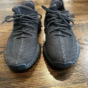 Yeezy Boost 350 V2 Size 8.5 Black